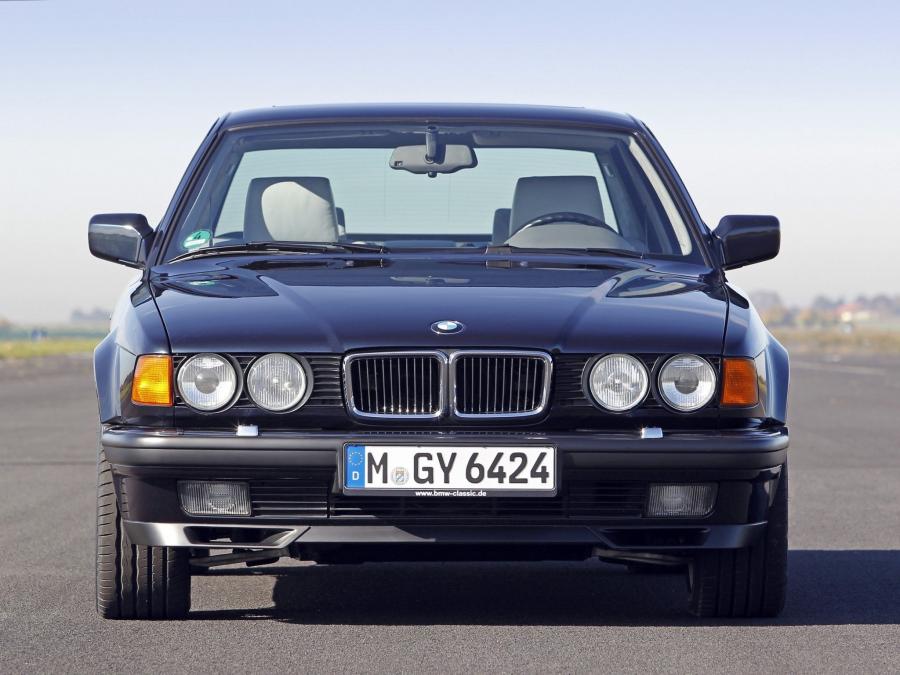  BMW 750iL 1987 года  (фото 6 из 18)